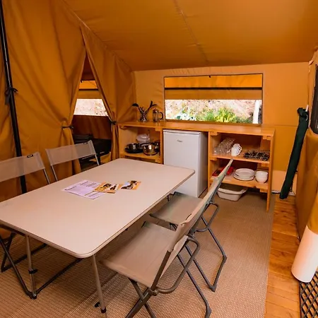 Camping Onlycamp Des Halles Decize Buitenkant foto
