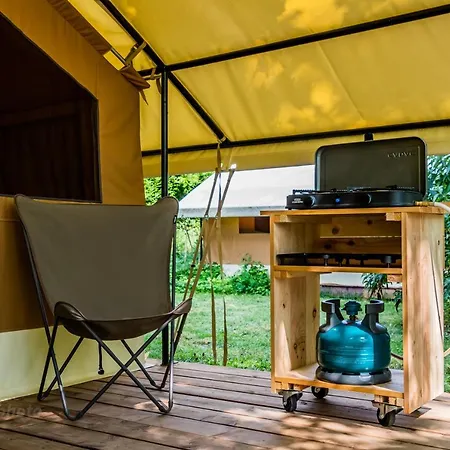 Camping Onlycamp Des Halles Decize Buitenkant foto